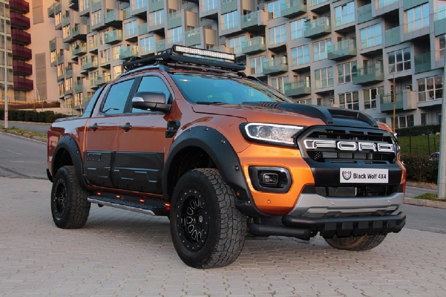 Ford Ranger T8 2019+ Çamurluk Kaplama Seti (Park Sensörlü Model )